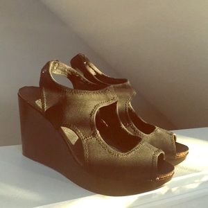 Vera wang black wedges